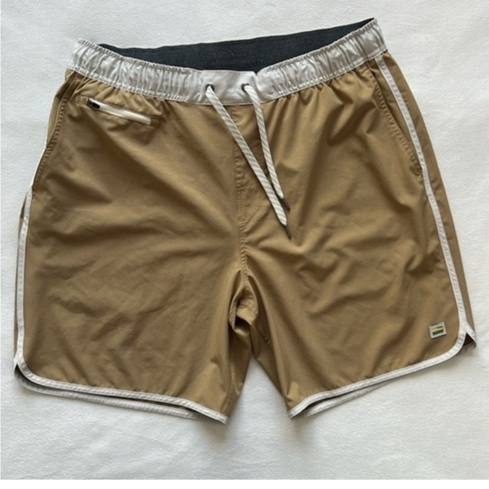 Vuori Banks Shorts Men’s XL Wheat Tan Color 7in Inseam